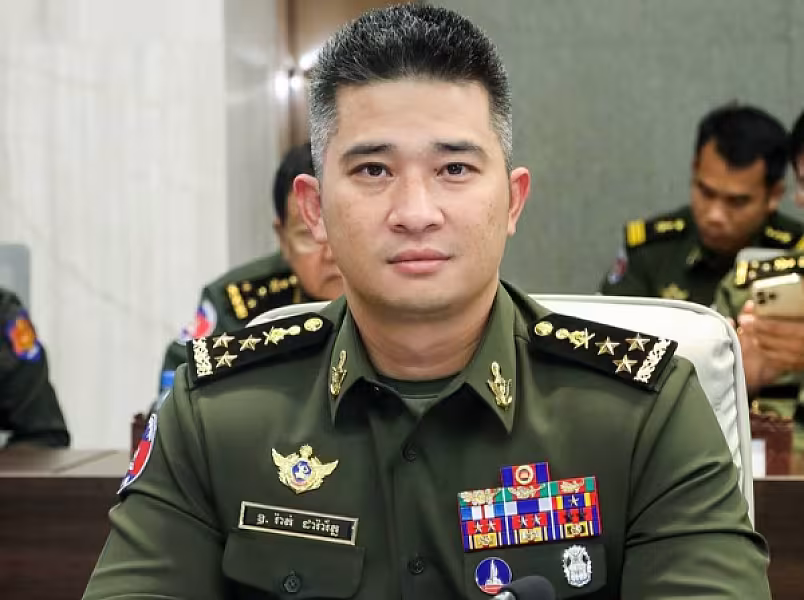 ឯកឧត្តម ឧត្តមសេនីយ៍ឯក រ៉ាត់ ដារ៉ារ័ត្ន រដ្ឋលេខាធិការ ក្រសួងការពារជាតិ និង លោកជំទាវ ចូលរួមឧបត្ថម្ភថវិកាចំនួន ១.០០០ដុល្លារ ដើម្បីរៀបចំមហាសន្និបាតវិសាមញ្ញតំណាងសមាគមអតីតយុទ្ធជនកម្ពុជាទូទាំងប្រទេស