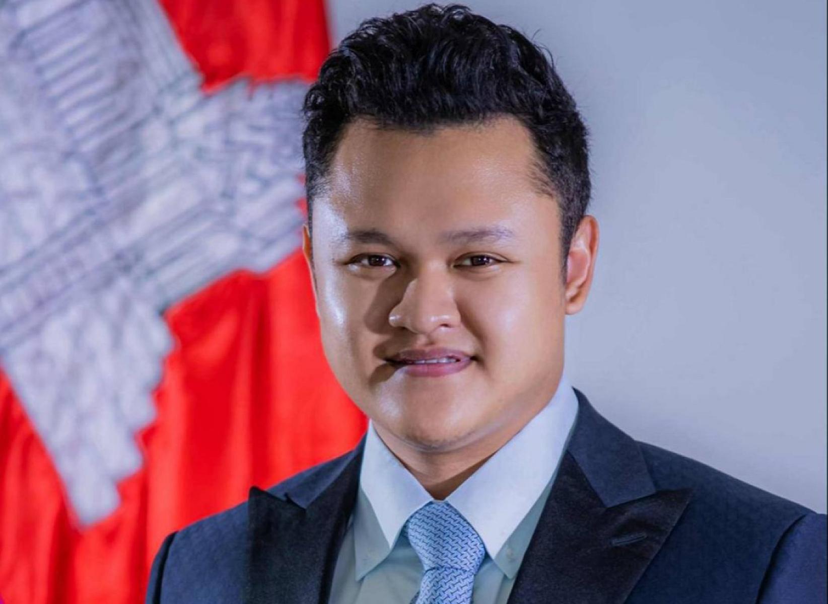 ឯកឧត្តម ប៉ា វង្សវិចិត្រ អនុរដ្ឋលេខាធិការក្រសួងប្រៃសណីយ៍ និងទូរគមនាគមន៍ និងលោកជំទាវ ហ្លួង កល្យាណ ចូលរួមថវិកាឧបត្ថម្ភចំនួន ១.០០០ដុល្លារ ដើម្បីរៀបចំមហាសន្និបាតវិសាមញ្ញតំណាងសមាគមអតីតយុទ្ធជនកម្ពុជាទូទាំងប្រទេស