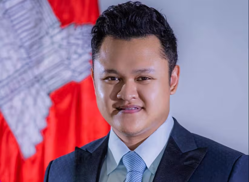 ឯកឧត្តម ប៉ា វង្សវិចិត្រ អនុរដ្ឋលេខាធិការក្រសួងប្រៃសណីយ៍ និងទូរគមនាគមន៍ និងលោកជំទាវ ហ្លួង កល្យាណ ចូលរួមថវិកាឧបត្ថម្ភចំនួន ១.០០០ដុល្លារ ដើម្បីរៀបចំមហាសន្និបាតវិសាមញ្ញតំណាងសមាគមអតីតយុទ្ធជនកម្ពុជាទូទាំងប្រទេស