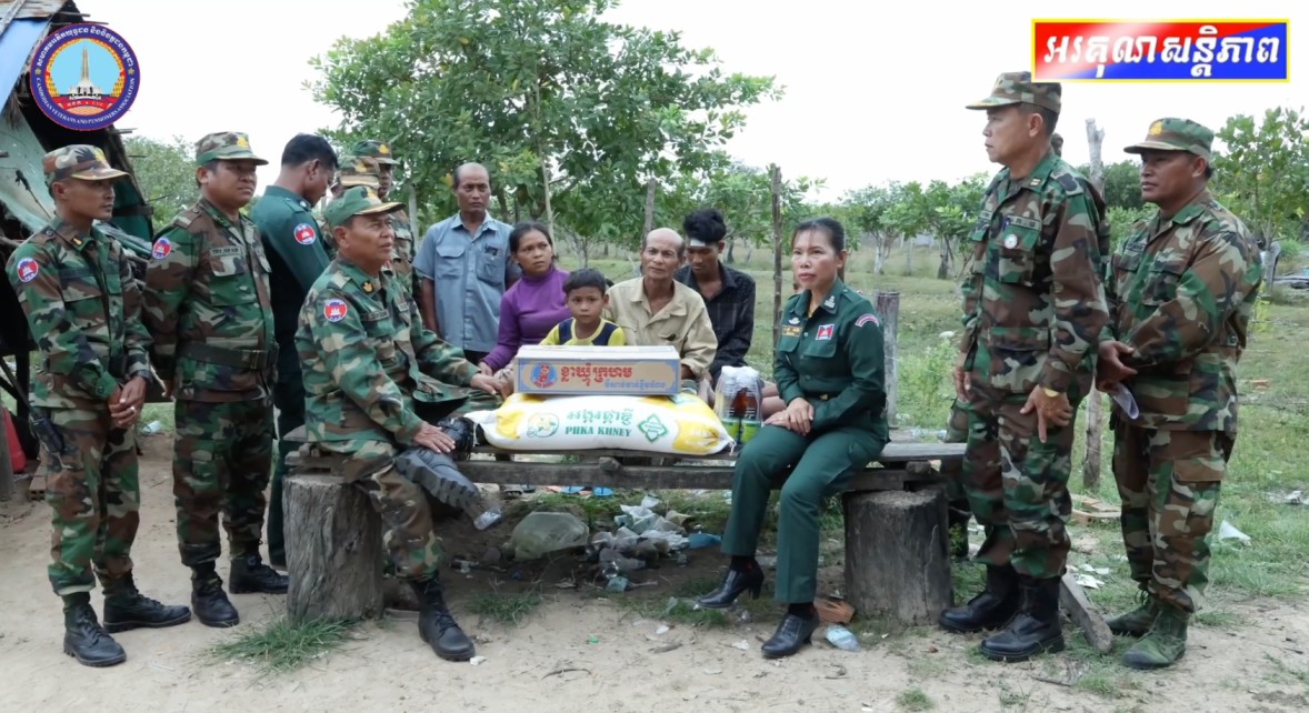 អតីតយុទ្ធជនមួយគ្រួសារនៅស្រុកប្រាសាទបល័ង្គទទួលបានអំណោយផ្ទះថ្មីពីសម្ដេចតេជោ ហ៊ុន សែន