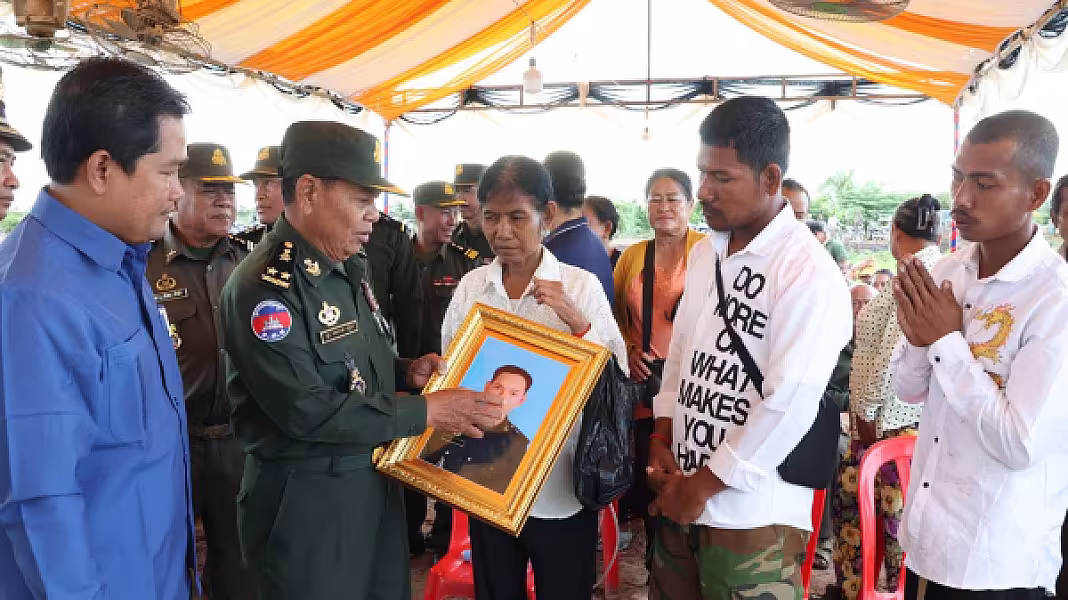 ឧត្ដមសេនីយ៍ទោ សោម ស៊ុន ដឹកនាំក្រុមការងារគោរពវិញ្ញាណក្ខន្ធសពយុទ្ធមិត្តរួមអាវុធក្នុងសម័យសង្គ្រាម - Image 2