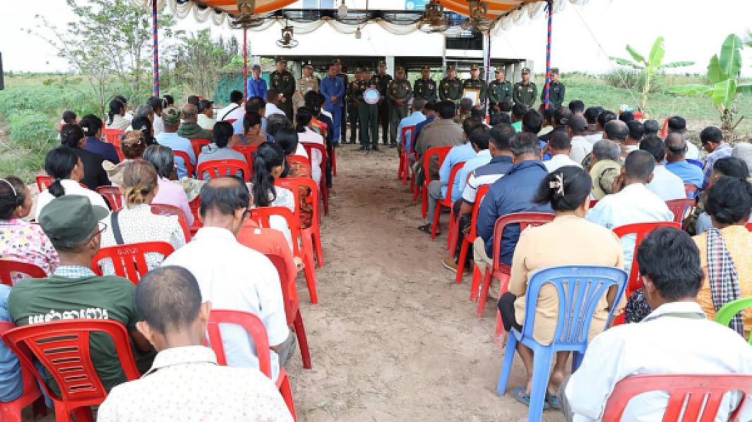 ឧត្ដមសេនីយ៍ទោ សោម ស៊ុន ដឹកនាំក្រុមការងារគោរពវិញ្ញាណក្ខន្ធសពយុទ្ធមិត្តរួមអាវុធក្នុងសម័យសង្គ្រាម - Image 6