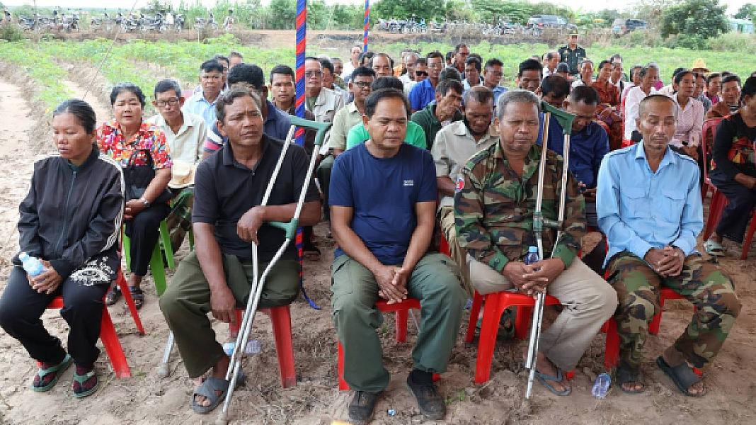 ឧត្ដមសេនីយ៍ទោ សោម ស៊ុន ដឹកនាំក្រុមការងារគោរពវិញ្ញាណក្ខន្ធសពយុទ្ធមិត្តរួមអាវុធក្នុងសម័យសង្គ្រាម - Image 7