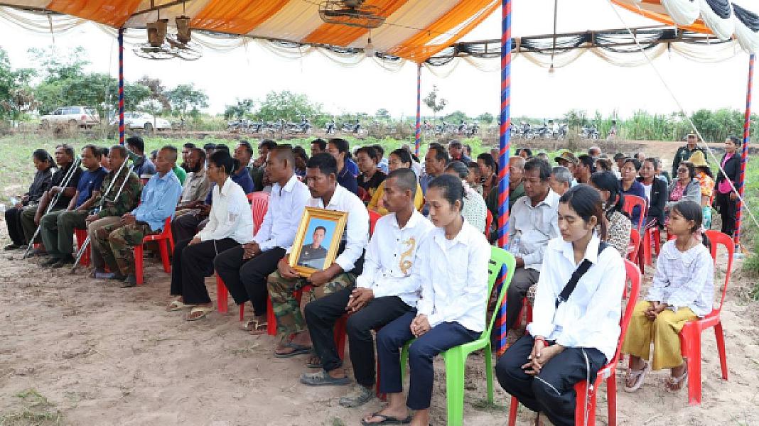 ឧត្ដមសេនីយ៍ទោ សោម ស៊ុន ដឹកនាំក្រុមការងារគោរពវិញ្ញាណក្ខន្ធសពយុទ្ធមិត្តរួមអាវុធក្នុងសម័យសង្គ្រាម - Image 8