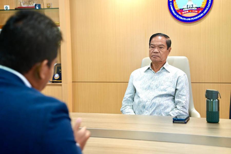 ឯកឧត្តមកិត្តិសង្គហបណ្ឌិត គន់ គីម អញ្ជើញទទួលថវិកាឧបត្ថម្ភសាងសង់ផ្ទះពី លោកឧកញ៉ា ស្រី ចាន់ថន  - Image 8