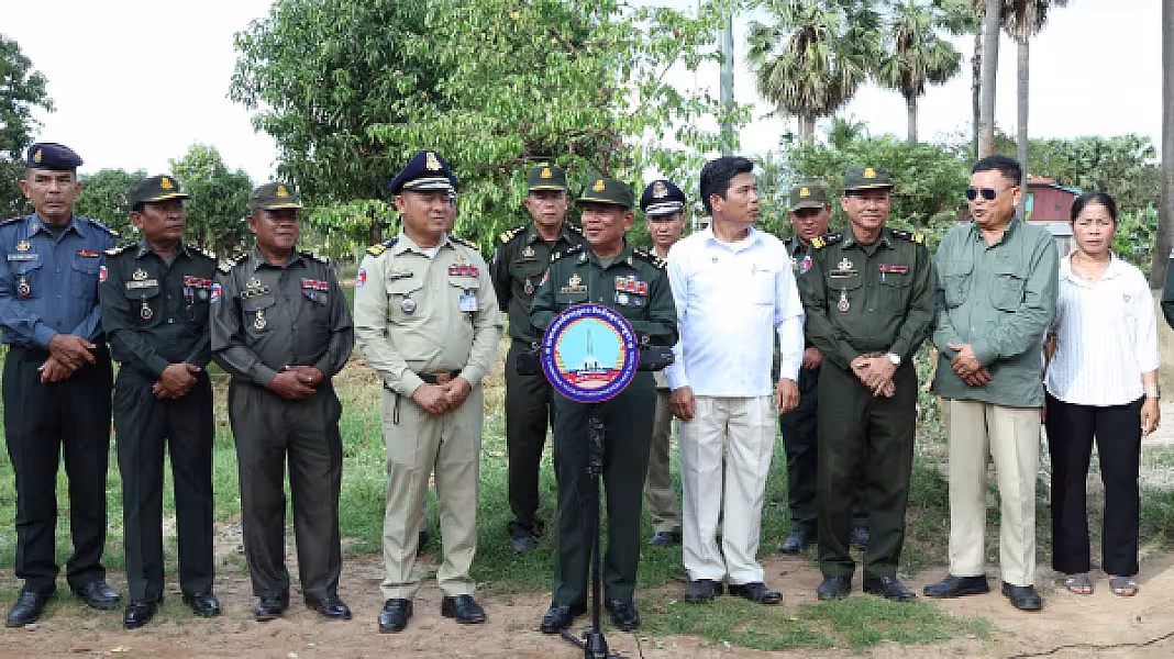 គ្រួសារអតីតយុទ្ធជនពលីនៅស្រុកសន្ទុកមួយគ្រួសារ ទទួលបានអំណោយផ្ទះថ្មីពីសម្ដេចតេជោ និងសម្ដេចកិតិ្តព្រឹទ្ធបណ្ឌិត - Image 3