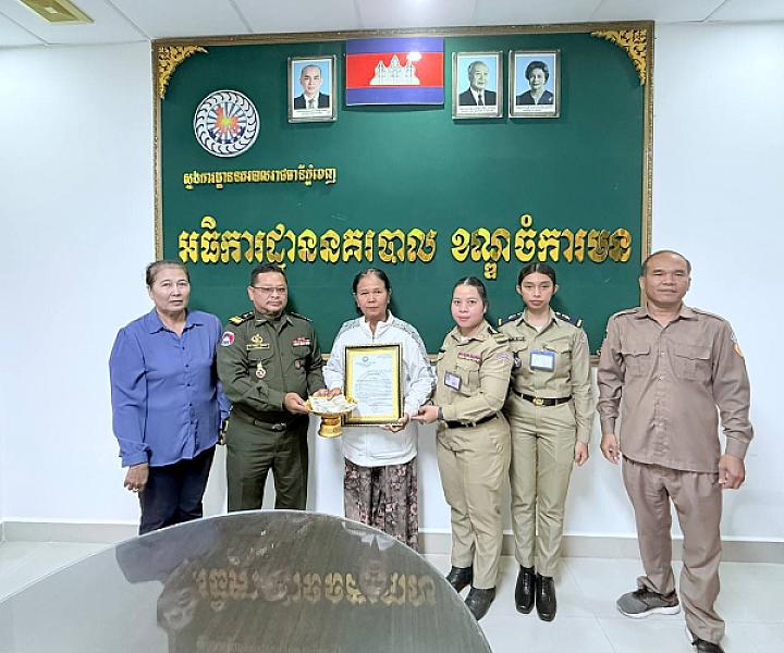 អ.ន.ក រាជធានីភ្នំពេញ នាំយកថវិកាបេឡាមរណសង្គ្រោះជូនគ្រួសារសពអតីតយុទ្ធជនចំនួន ៨គ្រួសារ - Image 2