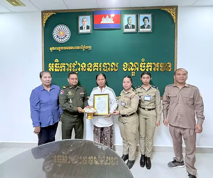 អ.ន.ក រាជធានីភ្នំពេញ នាំយកថវិកាបេឡាមរណសង្គ្រោះជូនគ្រួសារសពអតីតយុទ្ធជនចំនួន ៨គ្រួសារ - Image 2