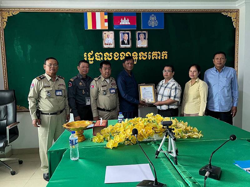 អ.ន.ក រាជធានីភ្នំពេញ នាំយកថវិកាបេឡាមរណសង្គ្រោះជូនគ្រួសារសពអតីតយុទ្ធជនចំនួន ៨គ្រួសារ - Image 3