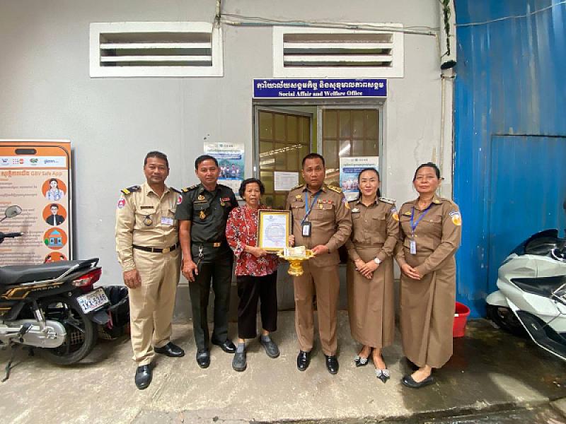 អ.ន.ក រាជធានីភ្នំពេញ នាំយកថវិកាបេឡាមរណសង្គ្រោះជូនគ្រួសារសពអតីតយុទ្ធជនចំនួន ៨គ្រួសារ - Image 7