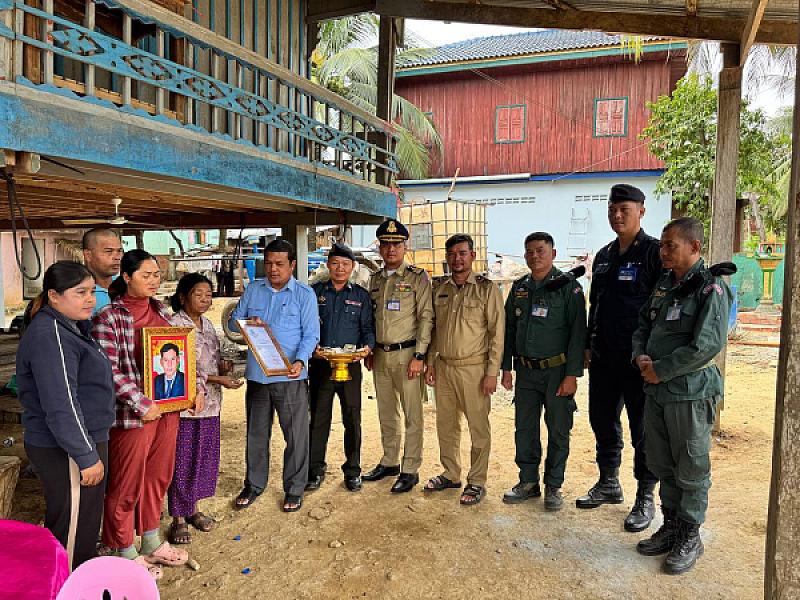 អ.ន.ក ស្រុកភ្នំព្រឹក នាំយកថវិកាបេឡាមរណសង្គ្រោះជូនគ្រួសារសពអតីតយុទ្ធជនមួយគ្រួសារ - Image 2