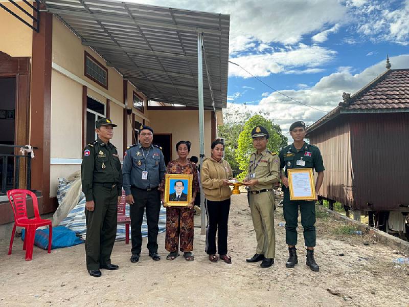 អ.ន.ក ខេត្តត្បូងឃ្មុំ នាំយកថវិកាបេឡាមរណសង្គ្រោះជូនគ្រួសារសពអតីតយុទ្ធជនចំនួន ៣គ្រួសារ