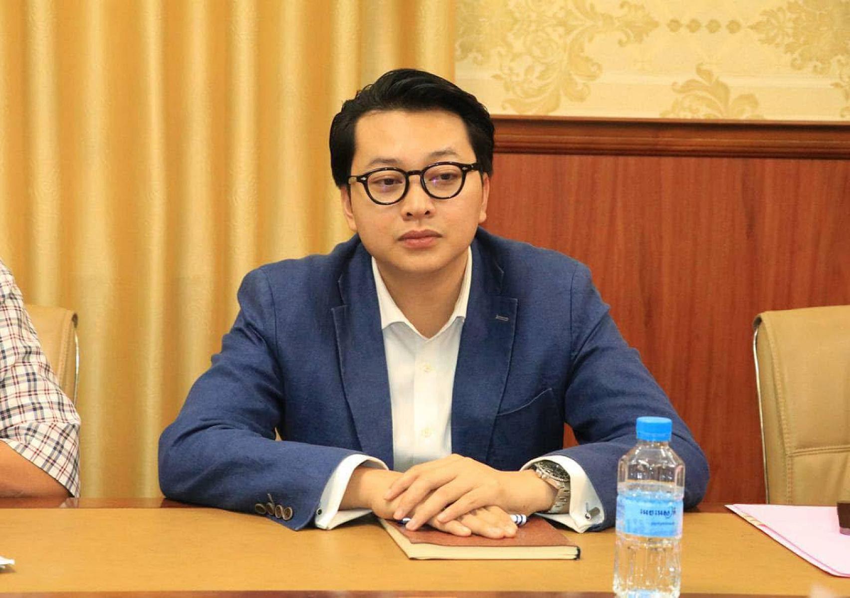 លោក ម៉ែន ពិសិដ្ឋស័ក្តិ អនុប្រធានការិយាល័យ នៃអគ្គនាយកដ្ឋានហិរញ្ញវត្ថុរដ្ឋបាលថ្នាក់ក្រោមជាតិ នៃក្រសួងសេដ្ឋកិច្ច ចូលរួមឧបត្ថម្ភថវិកាចំនួន ២,០០០,០០០រៀល ដើម្បីរៀបចំមហាសន្និបាតវិសាមញ្ញតំណាងសមាគមអតីតយុទ្ធជនកម្ពុជាទូទាំងប្រទេស