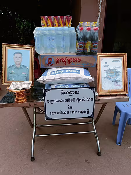 និវត្តជននៅខេត្តព្រះសីហនុមួយគ្រួសារ ទទួលបានអំណោយមនុស្សធម៌ពីសម្តេចធិបតី - Image 3