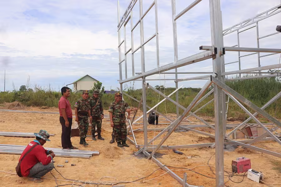 អ.ន.ក ខេត្តព្រះសីហនុ ចុះពិនិត្យ​វឌ្ឍនភាព​នៃ​ការសាងសង់​ផ្ទះជូនអតីតយុទ្ធជនគ្មានដី និងផ្ទះពិតប្រាកដលើដី​សម្បទាន​សង្គមកិច្ច​ - Image 4