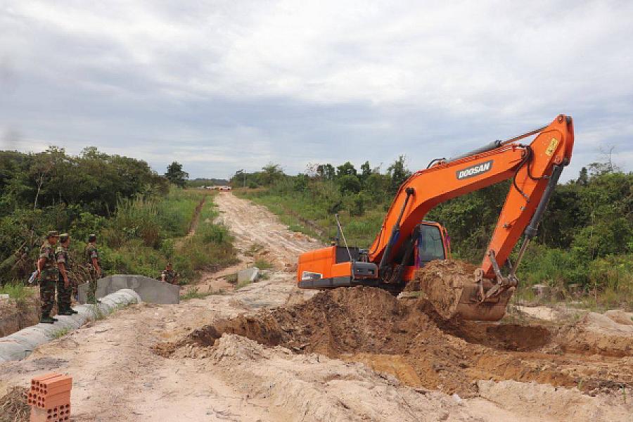 អ.ន.ក ខេត្តព្រះសីហនុ ចុះពិនិត្យ​វឌ្ឍនភាព​នៃ​ការសាងសង់​ផ្ទះជូនអតីតយុទ្ធជនគ្មានដី និងផ្ទះពិតប្រាកដលើដី​សម្បទាន​សង្គមកិច្ច​ - Image 7