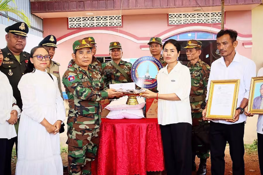 អ.ន.ក ខេត្តកោះកុង នាំយកថវិកាបេឡាមរណសង្គ្រោះជូនគ្រួសារសពអតីតយុទ្ធជនមួយគ្រួសារ - Image 2