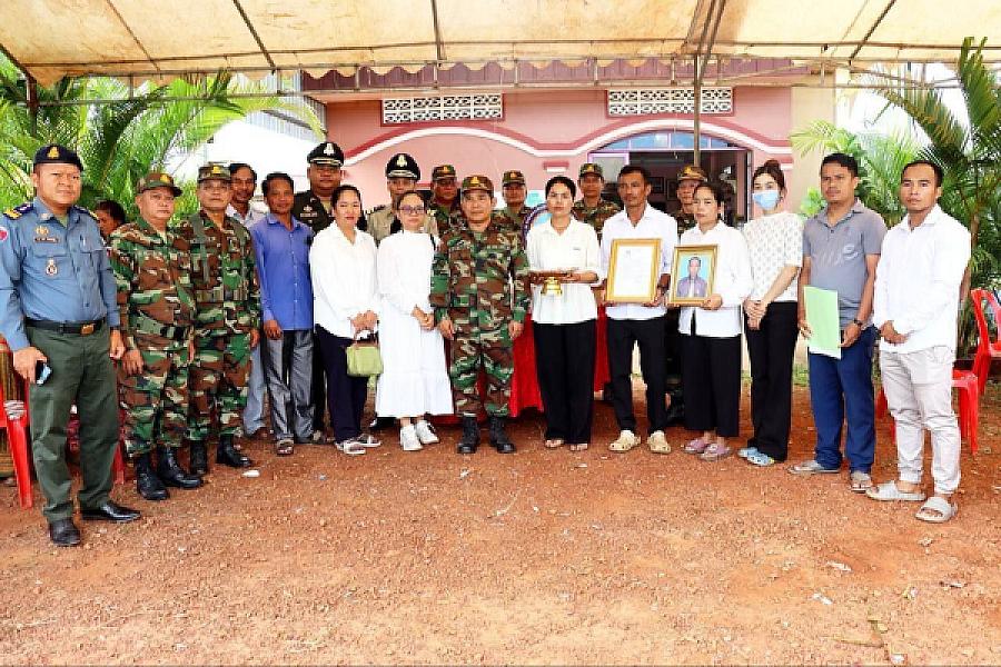 អ.ន.ក ខេត្តកោះកុង នាំយកថវិកាបេឡាមរណសង្គ្រោះជូនគ្រួសារសពអតីតយុទ្ធជនមួយគ្រួសារ - Image 3