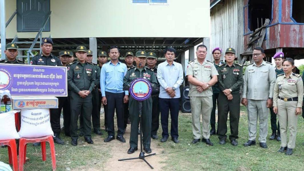 អតីតយុទ្ធជនពិការដោយសារសង្គ្រាមនៅខេត្តកំពង់ធំមួយគ្រួសារ ទទួលបានអំណោយផ្ទះថ្មីពីសម្ដេចតេជោ និងសម្ដេចកិតិ្តព្រឹទ្ធបណ្ឌិត - Image 3