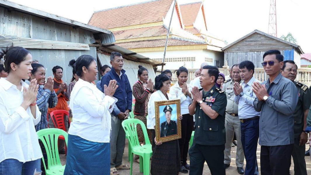 អ.ន.ក ខេត្ត​កំពង់ធំ​ នាំយកថវិកាបេឡាមរណសង្គ្រោះជូនគ្រួសារសពអតីតយុទ្ធជនមួយគ្រួសារ - Image 4