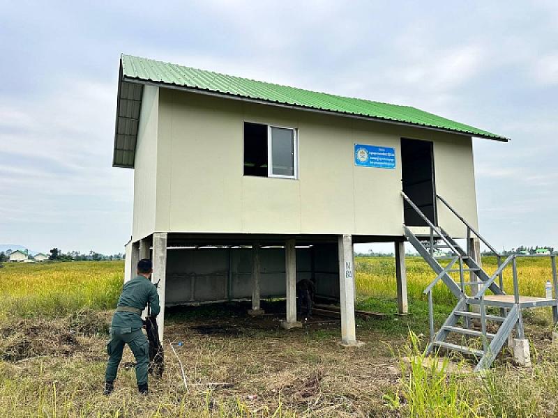 គ្រួសារយុទ្ធជនជួរមុខឈរជើងនៅទិសប្រាសាទតាក្របីនៅខេត្តបាត់ដំបង ទទួលបានផ្ទះ និងដីស្នាក់នៅពីសម្ដេចតេជោ   - Image 7