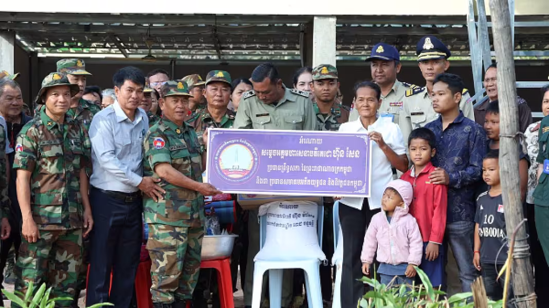 គ្រួសារអតីតយុទ្ធជនពលីនៅក្រុងស្ទឹងសែនមួយគ្រួសារ ទទួលបានអំណោយផ្ទះថ្មីពីសម្ដេចតេជោ និងសម្ដេចកិត្តិព្រឹទ្ធបណ្ឌិត - Image 2