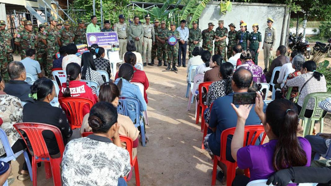 គ្រួសារអតីតយុទ្ធជនពលីនៅក្រុងស្ទឹងសែនមួយគ្រួសារ ទទួលបានអំណោយផ្ទះថ្មីពីសម្ដេចតេជោ និងសម្ដេចកិត្តិព្រឹទ្ធបណ្ឌិត - Image 4