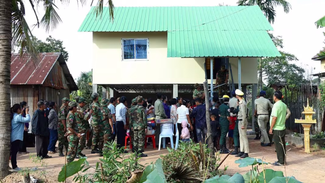 គ្រួសារអតីតយុទ្ធជនពលីនៅក្រុងស្ទឹងសែនមួយគ្រួសារ ទទួលបានអំណោយផ្ទះថ្មីពីសម្ដេចតេជោ និងសម្ដេចកិត្តិព្រឹទ្ធបណ្ឌិត - Image 6