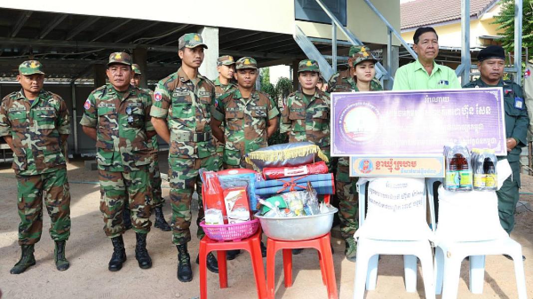 គ្រួសារអតីតយុទ្ធជនពលីនៅក្រុងស្ទឹងសែនមួយគ្រួសារ ទទួលបានអំណោយផ្ទះថ្មីពីសម្ដេចតេជោ និងសម្ដេចកិត្តិព្រឹទ្ធបណ្ឌិត - Image 9