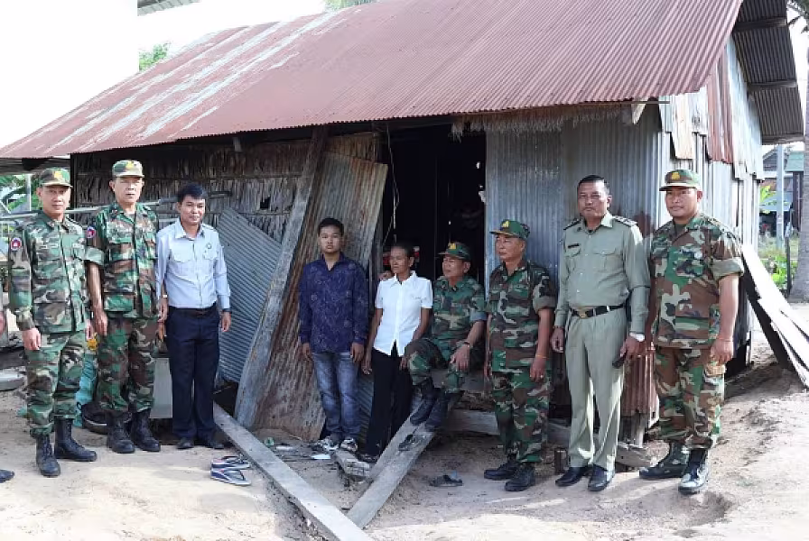 គ្រួសារអតីតយុទ្ធជនពលីនៅក្រុងស្ទឹងសែនមួយគ្រួសារ ទទួលបានអំណោយផ្ទះថ្មីពីសម្ដេចតេជោ និងសម្ដេចកិត្តិព្រឹទ្ធបណ្ឌិត - Image 10