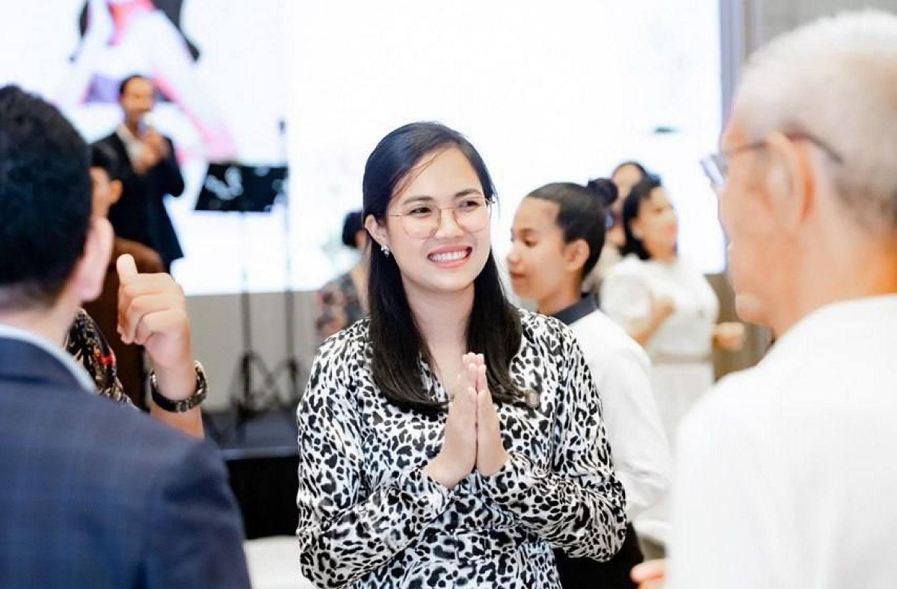 លោកស្រី​មេធាវី​ សែត​ ស្រីពៅ​ ចូលរួម​ឧបត្ថម្ភថវិកា​ចំនួន​ ៨០ម៉ឺនរៀល ដើម្បីរៀបចំមហាសន្និបាតវិសាមញ្ញតំណាងសមាគមអតីតយុទ្ធជនកម្ពុជាទូទាំងប្រទេស