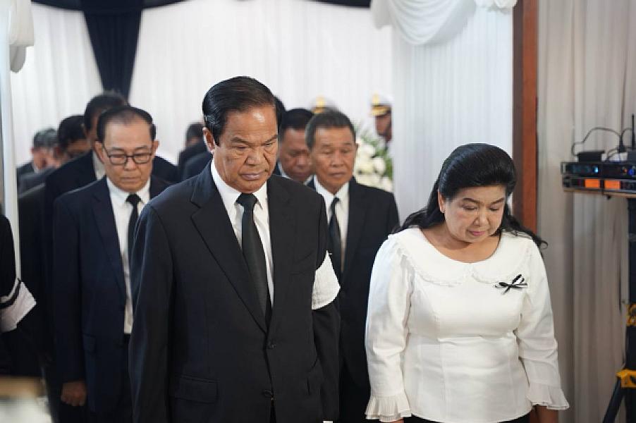 ឯកឧត្តមកិត្តិសង្គហបណ្ឌិត គន់ គីម អញ្ជើញដឹកនាំគណៈប្រតិភូគោរពវិញ្ញាណក្ខន្ធសព ឯកឧត្តម សាស្ត្រាចារ្យ ហេង តៃគ្រី រដ្ឋលេខាធិការក្រសួងសុខាភិបាល - Image 6