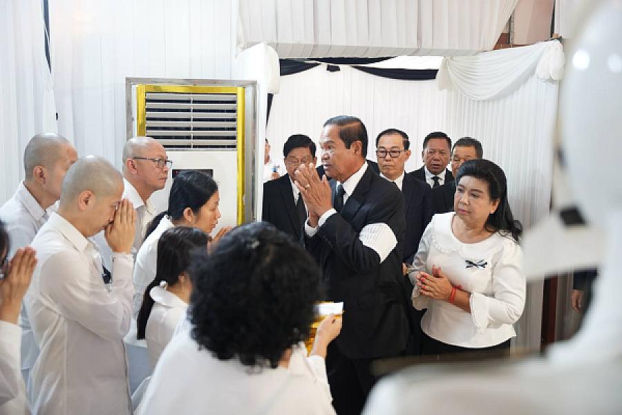 ឯកឧត្តមកិត្តិសង្គហបណ្ឌិត គន់ គីម អញ្ជើញដឹកនាំគណៈប្រតិភូគោរពវិញ្ញាណក្ខន្ធសព ឯកឧត្តម សាស្ត្រាចារ្យ ហេង តៃគ្រី រដ្ឋលេខាធិការក្រសួងសុខាភិបាល - Image 10