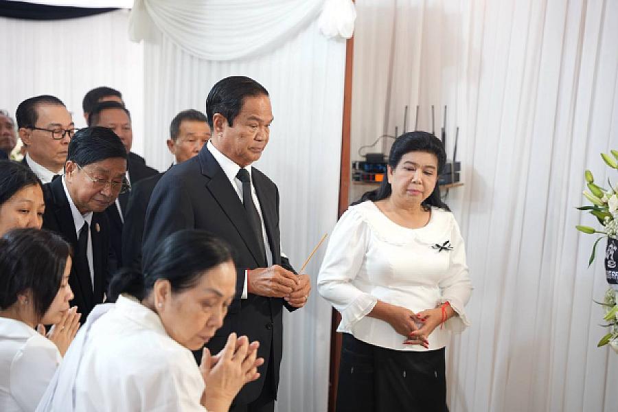 ឯកឧត្តមកិត្តិសង្គហបណ្ឌិត គន់ គីម អញ្ជើញដឹកនាំគណៈប្រតិភូគោរពវិញ្ញាណក្ខន្ធសព ឯកឧត្តម សាស្ត្រាចារ្យ ហេង តៃគ្រី រដ្ឋលេខាធិការក្រសួងសុខាភិបាល - Image 11