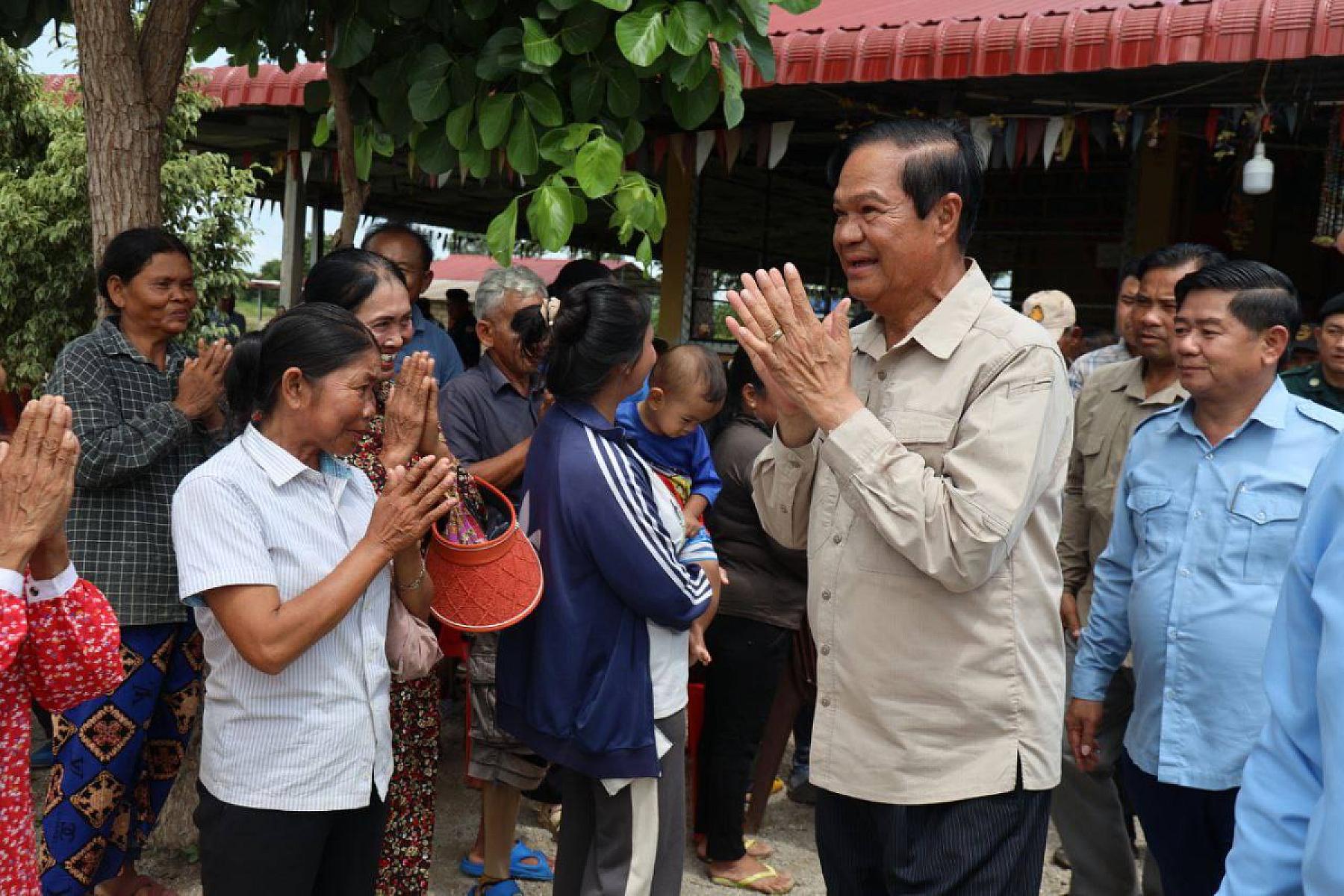 ឯកឧត្តមកិត្តិសង្គហបណ្ឌិត គន់ គីម ទេសរដ្ឋមន្ត្រី អគ្គលេខាធិការសមាគមអតីតយុទ្ធជនកម្ពុជា ចុះពិនិត្យសុខុមាលភាពអតីតយុទ្ធជន នៅមជ្ឈមណ្ឌលបច្ចេកវិទ្យាសន្តិភាព