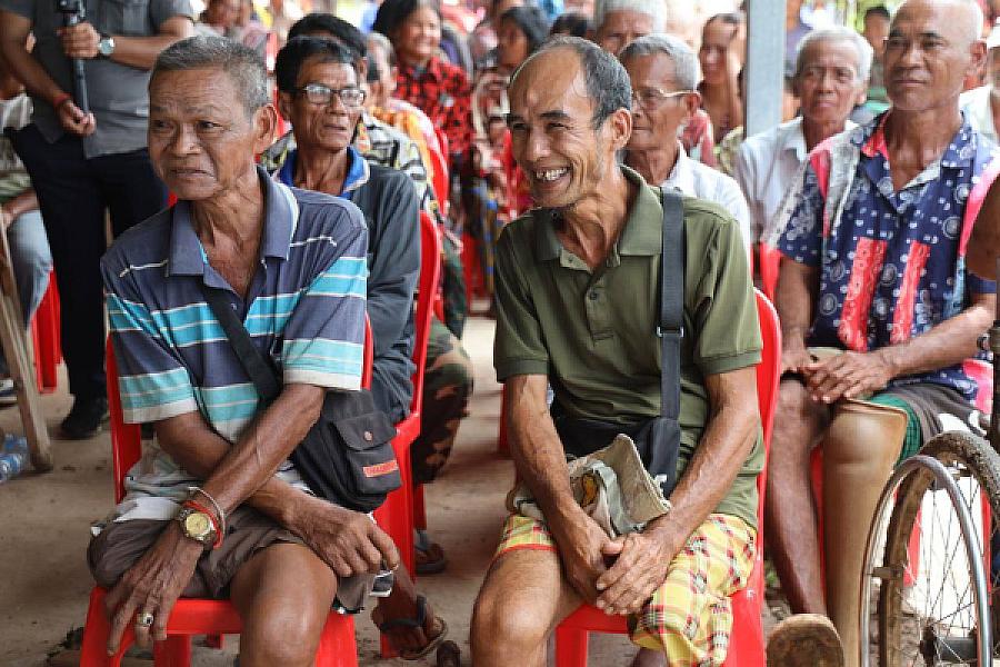 ឯកឧត្តមកិត្តិសង្គហបណ្ឌិត គន់ គីម ទេសរដ្ឋមន្ត្រី អគ្គលេខាធិការសមាគមអតីតយុទ្ធជនកម្ពុជា ចុះពិនិត្យសុខុមាលភាពអតីតយុទ្ធជន នៅមជ្ឈមណ្ឌលបច្ចេកវិទ្យាសន្តិភាព - Image 3