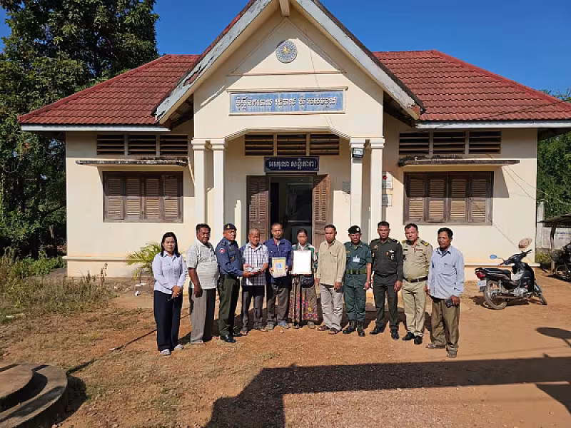 អ.ន.ក. ស្រុកមោងឫស្សី នាំយកថវិកាបេឡាមរណសង្គ្រោះប្រគល់ជូនគ្រួសារសពអតីតយុទ្ធជន ២គ្រួសារ
