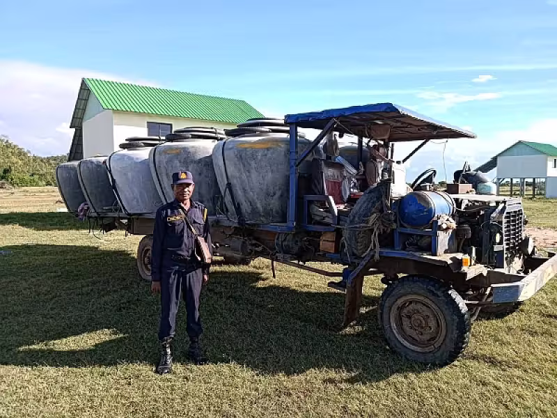 អ.ន.ក. ខេត្តបាត់ដំបង ចែកពាងទឹកចំនួន ២០ពាង ជូនគ្រួសារអតីតយុទ្ធជនរស់នៅភូមិព្រៃសិន និងភូមិគោករកា  - Image 2