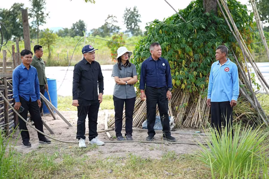 អ្នកឧកញ៉ា ម៉ម វណ្ណឌី ដឹកនាំក្រុមការងារសមាគមចុះពិនិត្យទីតាំងដីត្រៀមរៀបចំកសិដ្ឋានចិញ្ចឹមជ្រូកកណ្ដុរ  - Image 7