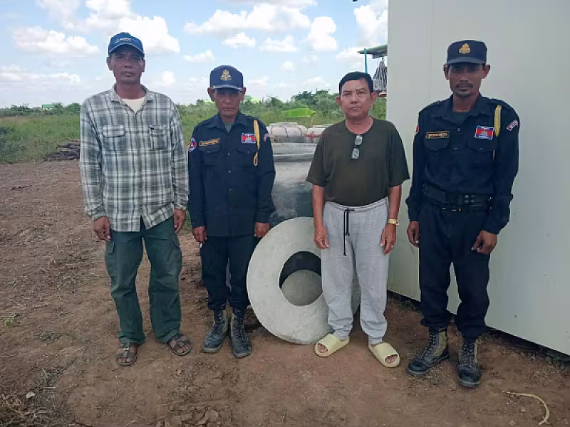 អ.ន.ក. ខេត្តបាត់ដំបង ចែកពាងទឹកចំនួន ២០ ជូនគ្រួសារអតីតយុទ្ធជនរស់នៅភូមិព្រៃសិន និងភូមិគោករកា  - Image 4