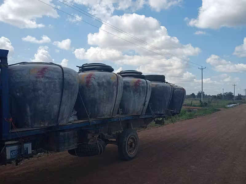 អ.ន.ក. ខេត្តបាត់ដំបង ចែកពាងទឹកចំនួន ២០ ជូនគ្រួសារអតីតយុទ្ធជនរស់នៅភូមិព្រៃសិន និងភូមិគោករកា  - Image 8