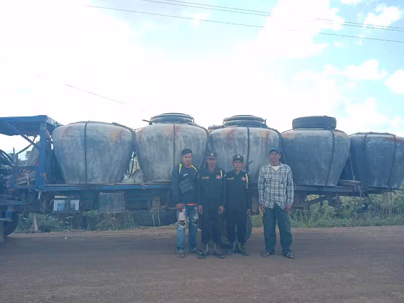 អ.ន.ក. ខេត្តបាត់ដំបង ចែកពាងទឹកចំនួន ២០ ជូនគ្រួសារអតីតយុទ្ធជនរស់នៅភូមិព្រៃសិន និងភូមិគោករកា  - Image 9