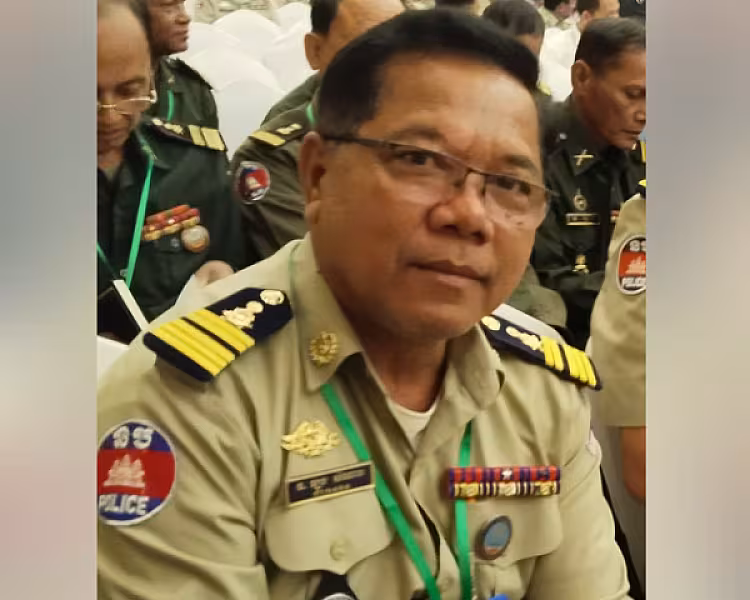 លោកវរសេនីយ៍ឯកឡុង សំណាង អធិការនគរបាលស្រុកបន្ទាយស្រី ចូលរួមថវិកាចំនួន ១០មុឺនរៀល ដើម្បីរៀបចំមហាសន្និបាតវិសាមញ្ញតំណាងសមាគមអតីតយុទ្ធជនកម្ពុជាទូទាំងប្រទេស