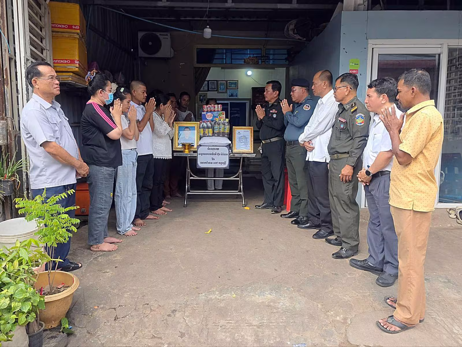 អ.ន.ក. ខេត្តព្រះសីហនុ នាំយកថវិកាបេឡាមរណសង្គ្រោះជូនគ្រួសារសពអតីតយុទ្ធជនចំនួន ៤គ្រួសារ