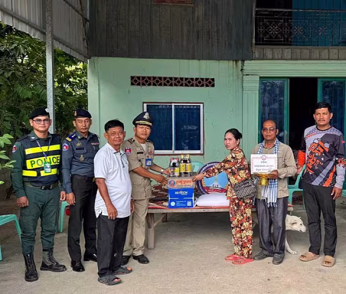 អ.ន.ក. ស្រុកអង្គស្នួល នាំយកថវិកាបេឡាមរណសង្គ្រោះជូនគ្រួសារសពអតីតយុទ្ធជនមួយគ្រួសារ - Image 4