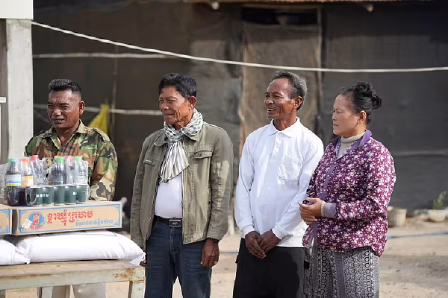 គ្រួសារអតីតយុទ្ធជននៅខេត្តកំពង់ឆ្នាំង ៣គ្រួសារ ទទួលបានអំណោយដ៏ថ្លៃថ្លាពីសម្ដេចធិបតី - Image 6