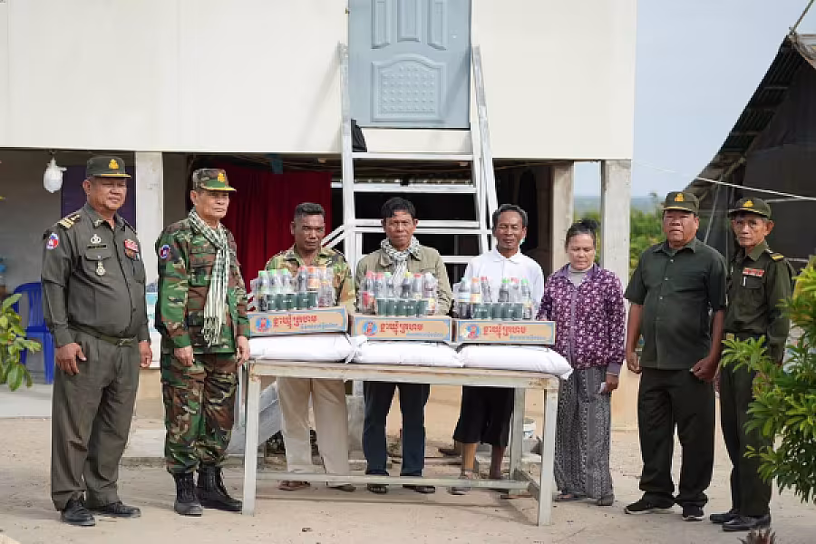 គ្រួសារអតីតយុទ្ធជននៅខេត្តកំពង់ឆ្នាំង ៣គ្រួសារ ទទួលបានអំណោយដ៏ថ្លៃថ្លាពីសម្ដេចធិបតី - Image 7