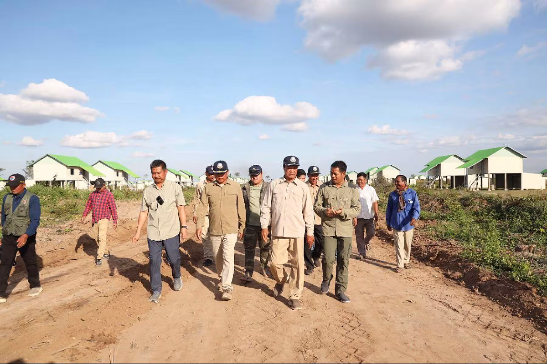 ឯកឧត្តមកិត្តិសង្គហបណ្ឌិត គន់ គីម អញ្ជើញពិនិត្យការស្ថាបនាផ្លូវជូនអតីតយុទ្ធជន និងនិវត្តជន ក្នុងស្រុកគាស់ក្រឡ