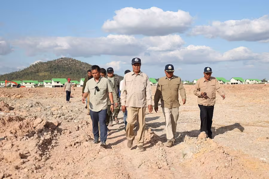 ឯកឧត្តមកិត្តិសង្គហបណ្ឌិត គន់ គីម អញ្ជើញពិនិត្យការស្ថាបនាផ្លូវជូនអតីតយុទ្ធជន និងនិវត្តជន ក្នុងស្រុកគាស់ក្រឡ - Image 11