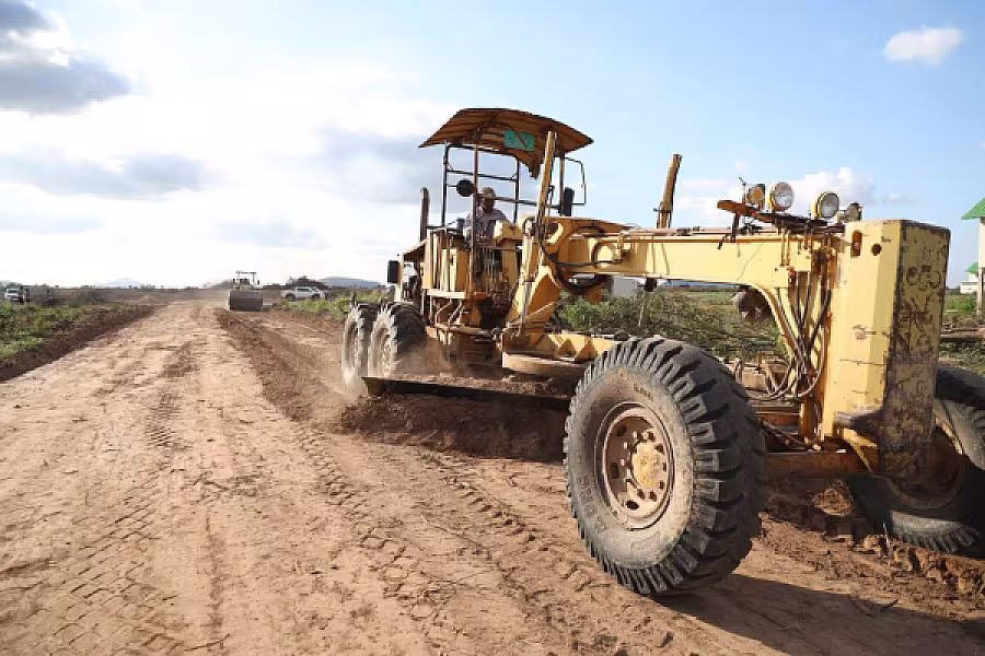 ឯកឧត្តមកិត្តិសង្គហបណ្ឌិត គន់ គីម អញ្ជើញពិនិត្យការស្ថាបនាផ្លូវជូនអតីតយុទ្ធជន និងនិវត្តជន ក្នុងស្រុកគាស់ក្រឡ - Image 18